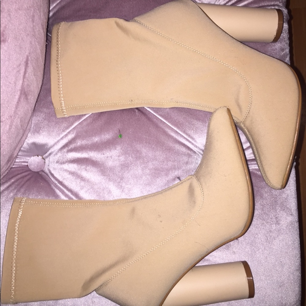 Brand new cape Robbin block booties